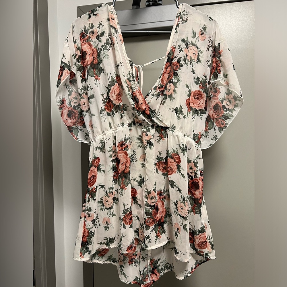 Torrid Woman’s sheer blouse (Size 1X)